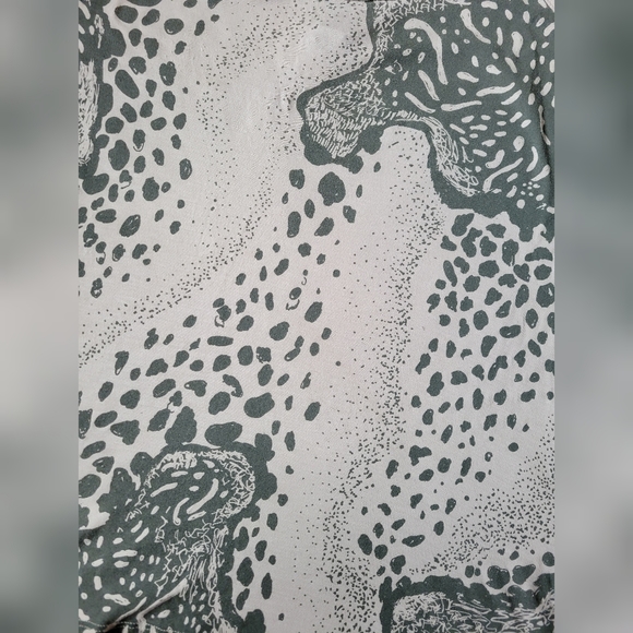 FREE W BUNDLE Colcci printed tank top - Picture 2 of 10